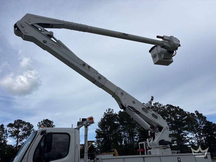 2020-freightliner-m2-106-image-10