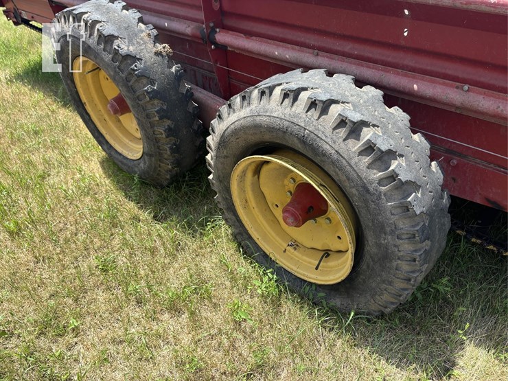 new-holland-680-image-10