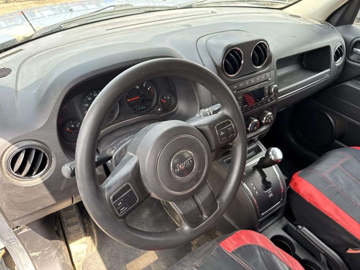 2013-jeep-patriot-sport-image-11