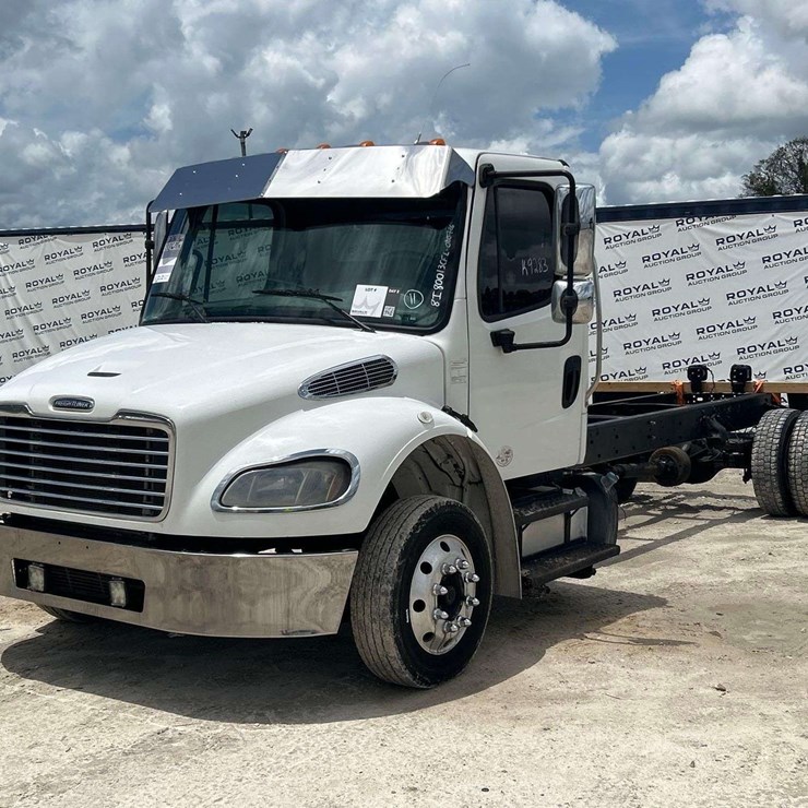 2016 FREIGHTLINER M2 106