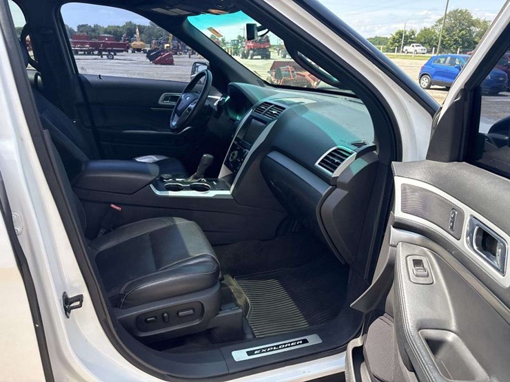 2014-ford-explorer-image-14
