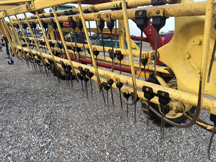 new-holland-256-image-10