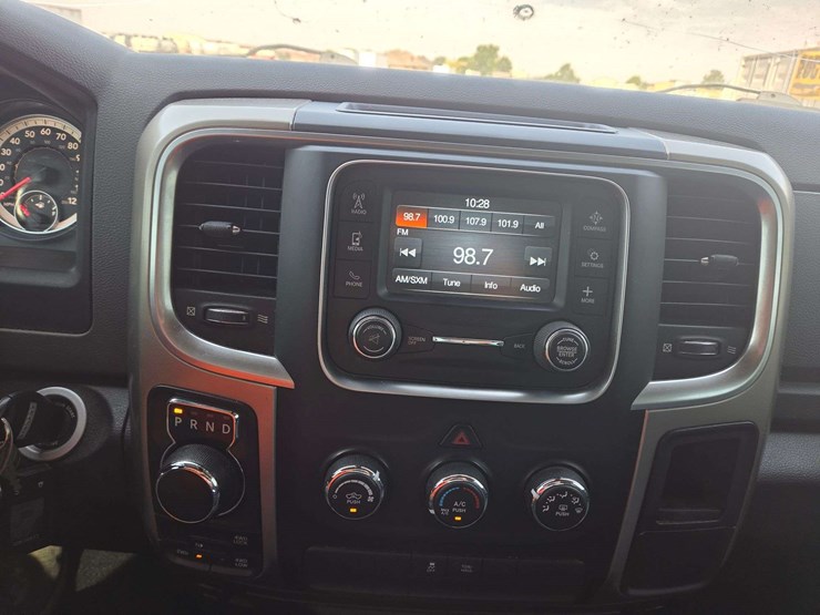 2014-ram-1500-slt-image-15