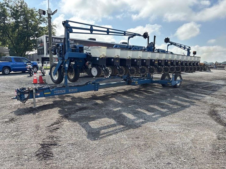 2007-kinze-3600-image-1