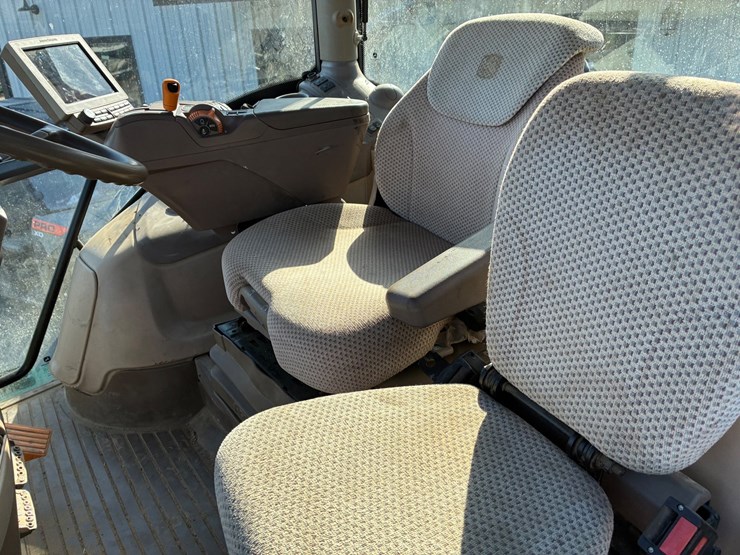 2017-john-deere-6215r-image-9
