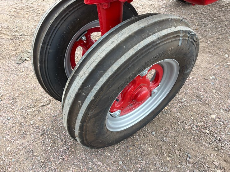 1952-farmall-super-m-tractor-image-14