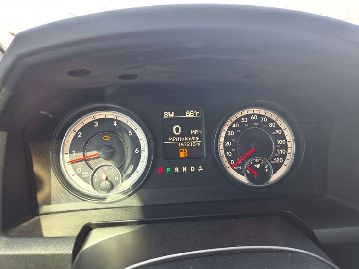 2014-ram-1500-slt-image-17