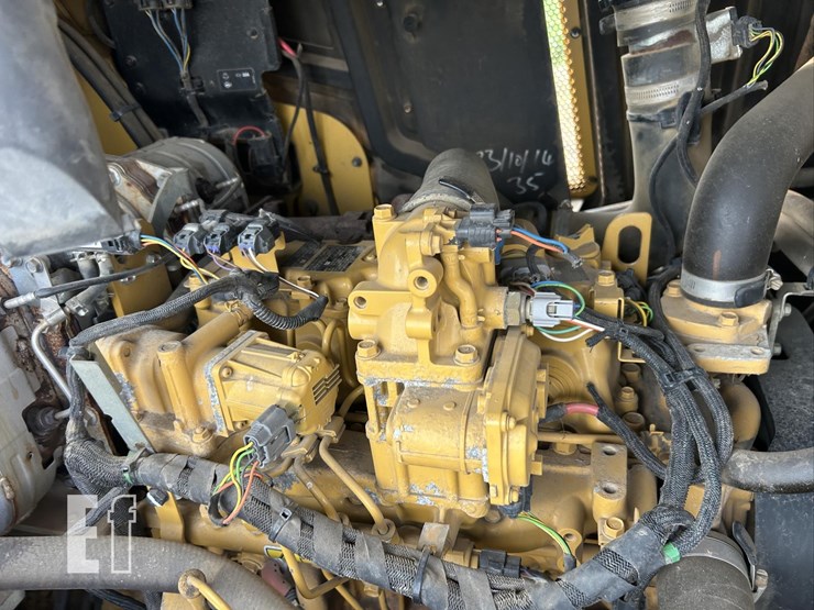2015-caterpillar-910k-image-33