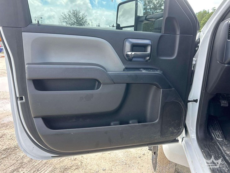 2024-chevrolet-silverado-6500hd-image-17