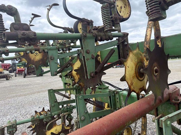 john-deere-16-image-18