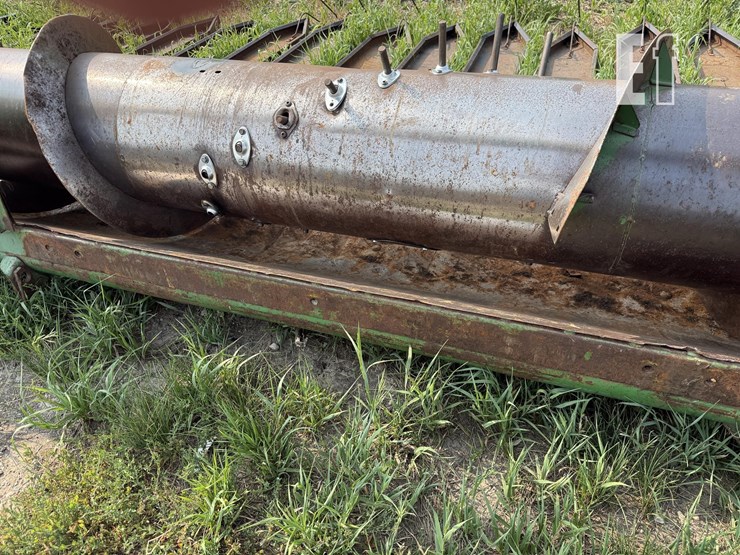 john-deere-230-image-11