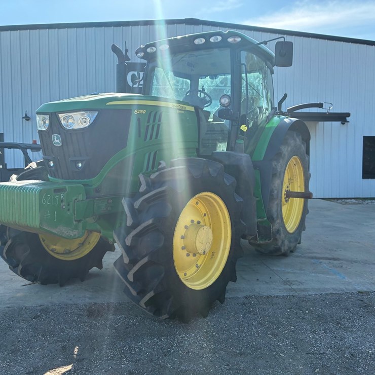 2017 JOHN DEERE 6215R