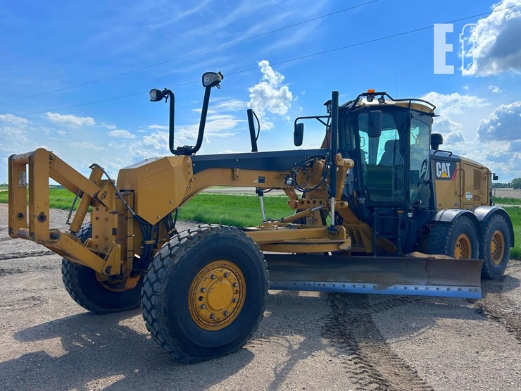 2011-caterpillar-140m2-awd-image-1