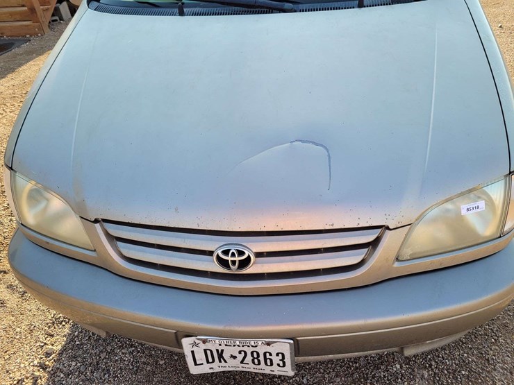 2003-toyota-sienna-image-2