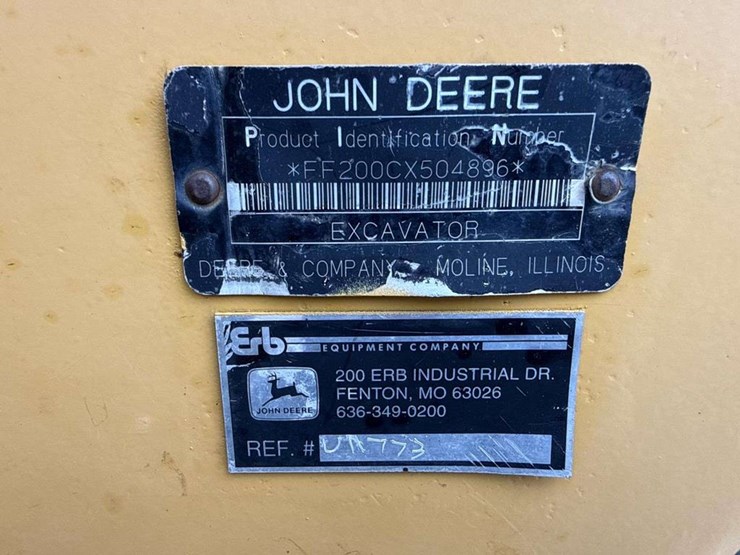 deere-200c-lc-image-12