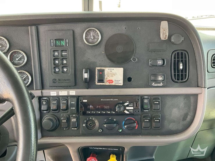 2017-peterbilt-365-image-25