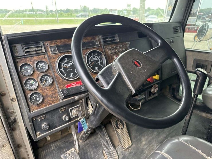 1998-kenworth-t300-image-19