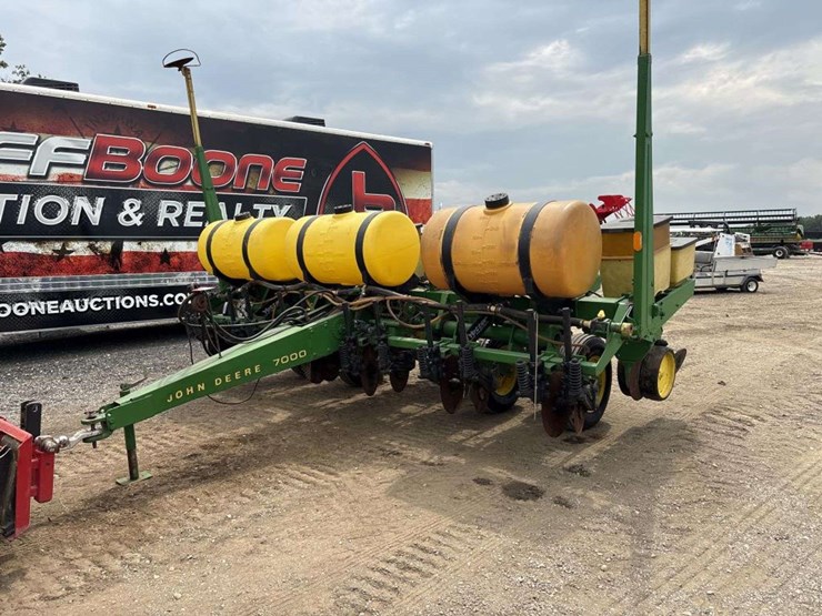 john-deere-7000-image-1