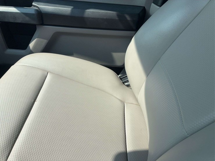 2019-ford-f150-lariat-image-27