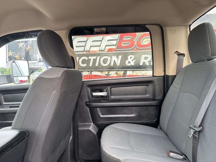 2019-dodge-ram-3500-image-17