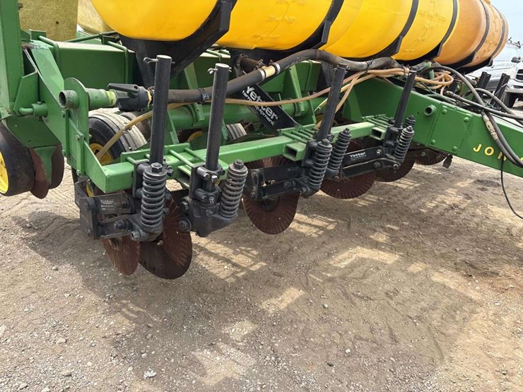 john-deere-7000-image-10