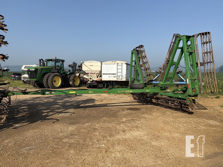 john-deere-200-image-1