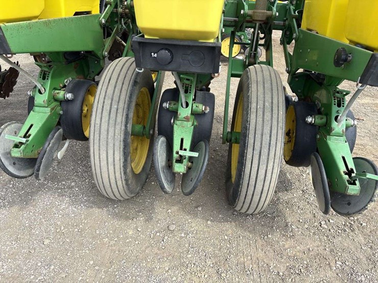 john-deere-7200-image-19