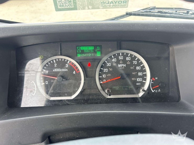 2019-isuzu-nrr-image-18