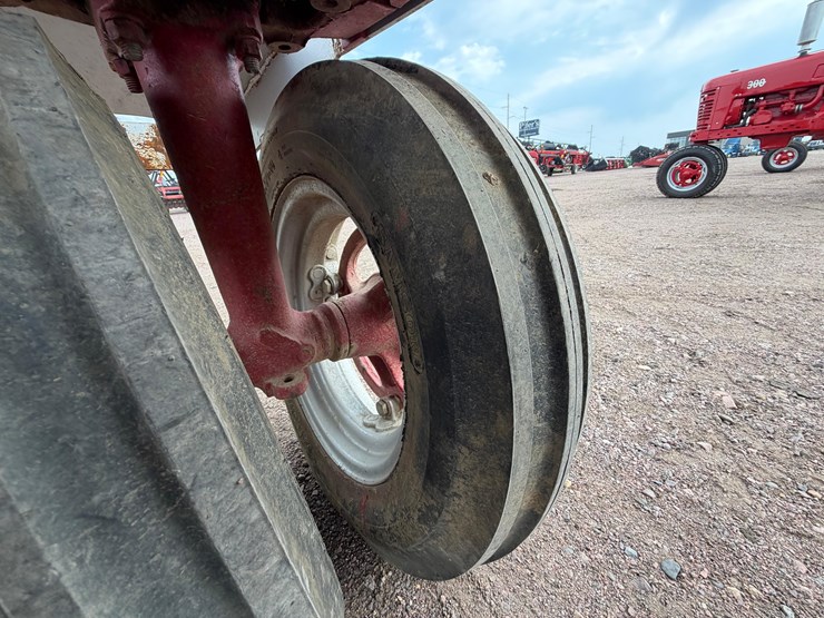 1948-ihc-farmall-h-tractor-image-11