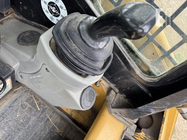 2003-caterpillar-226-image-14