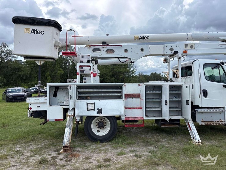 2020-freightliner-m2-106-image-33