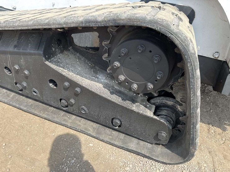2016-bobcat-t870-image-9