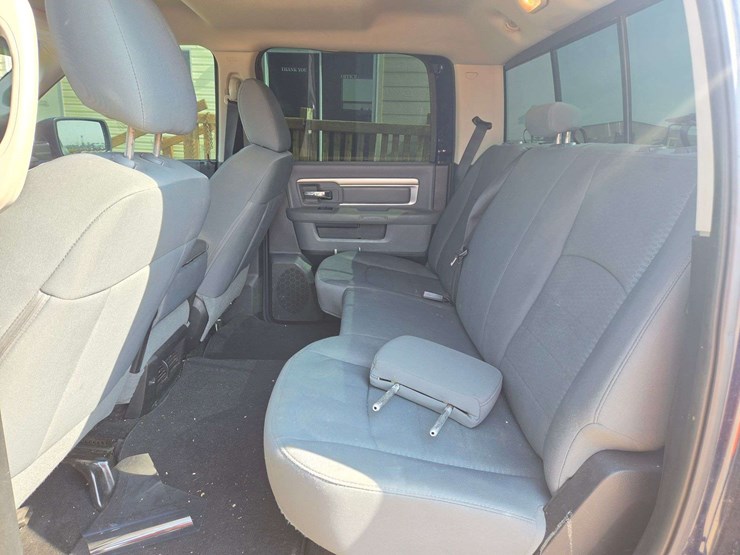 2014-ram-1500-slt-image-11