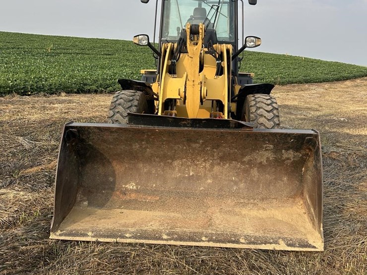 2015-caterpillar-910k-image-2