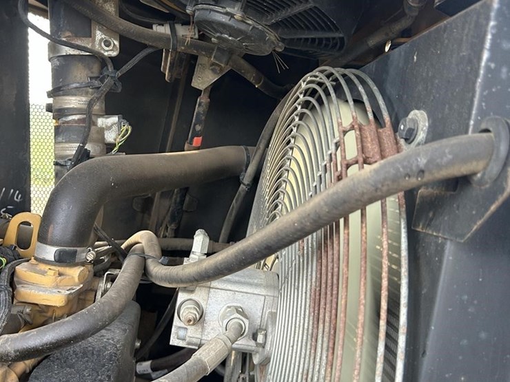 2015-caterpillar-910k-image-35