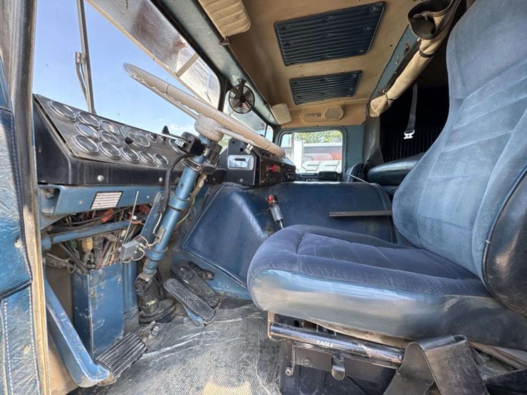 1978-kenworth-k100-image-22