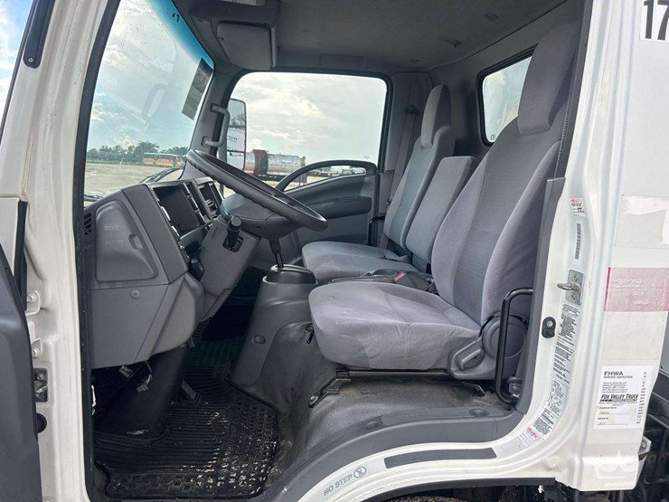 2019-isuzu-nrr-image-15