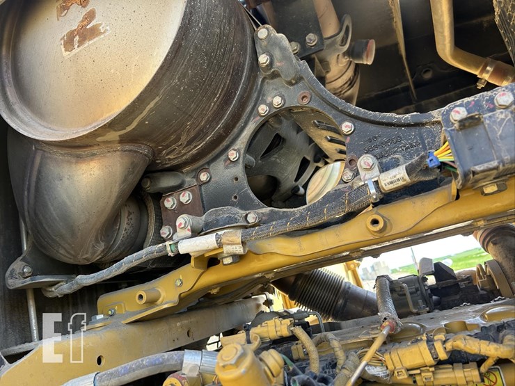 2011-caterpillar-140m2-awd-image-56