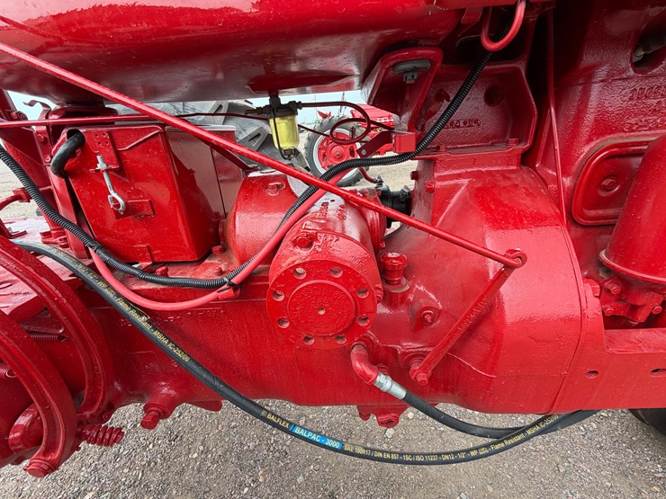 1952-farmall-super-m-tractor-image-30