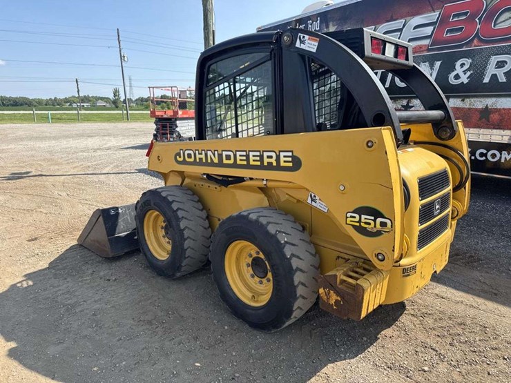 john-deere-250-image-2