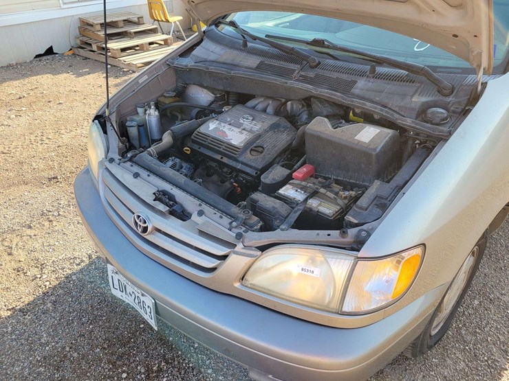 2003-toyota-sienna-image-21