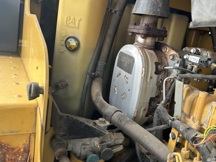 2015-caterpillar-910k-image-34