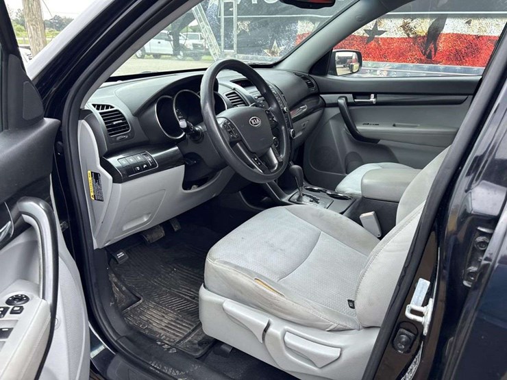 2011-kia-sorento-image-9