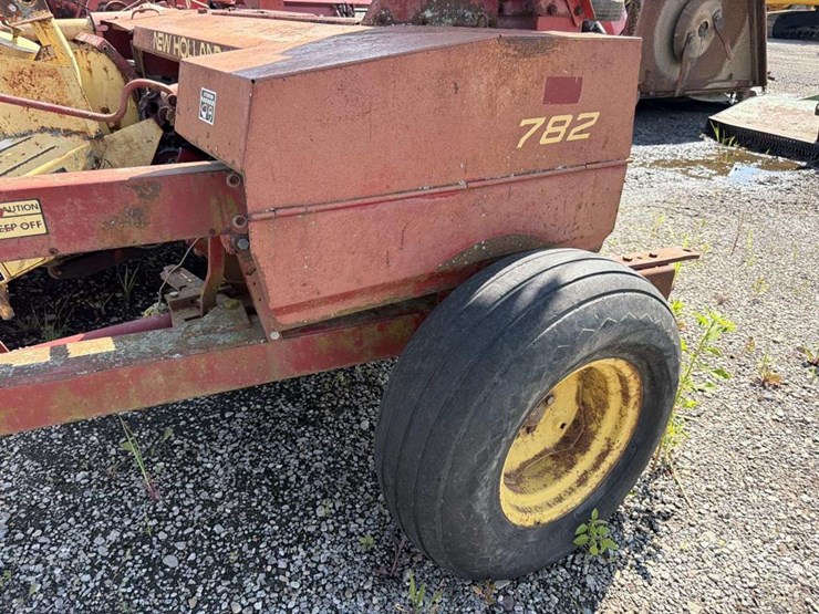new-holland-782-image-5