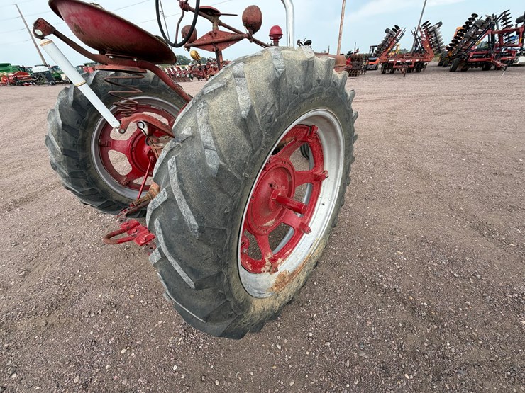 1948-ihc-farmall-h-tractor-image-26