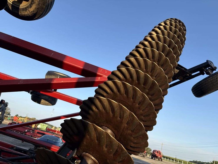 case-ih-330-image-25