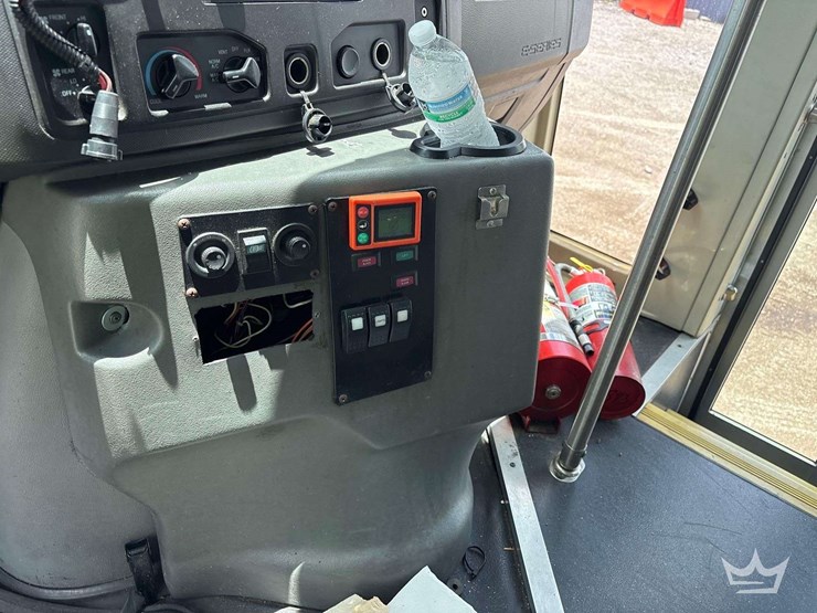 2017-ford-e450-image-14