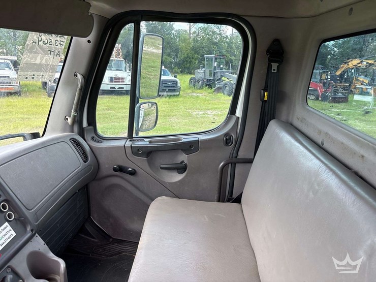 2020-freightliner-m2-106-image-54