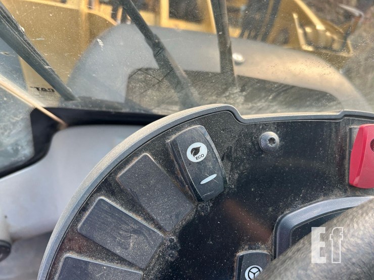 2015-caterpillar-910k-image-63