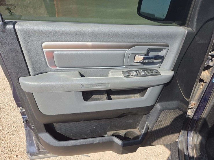 2014-ram-1500-slt-image-12